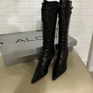 Aldo laces pointed boots. Made in Italy. Great condition. Size 39 European, 8 US